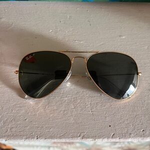 Ray-Ban aviator sunglasses like new!